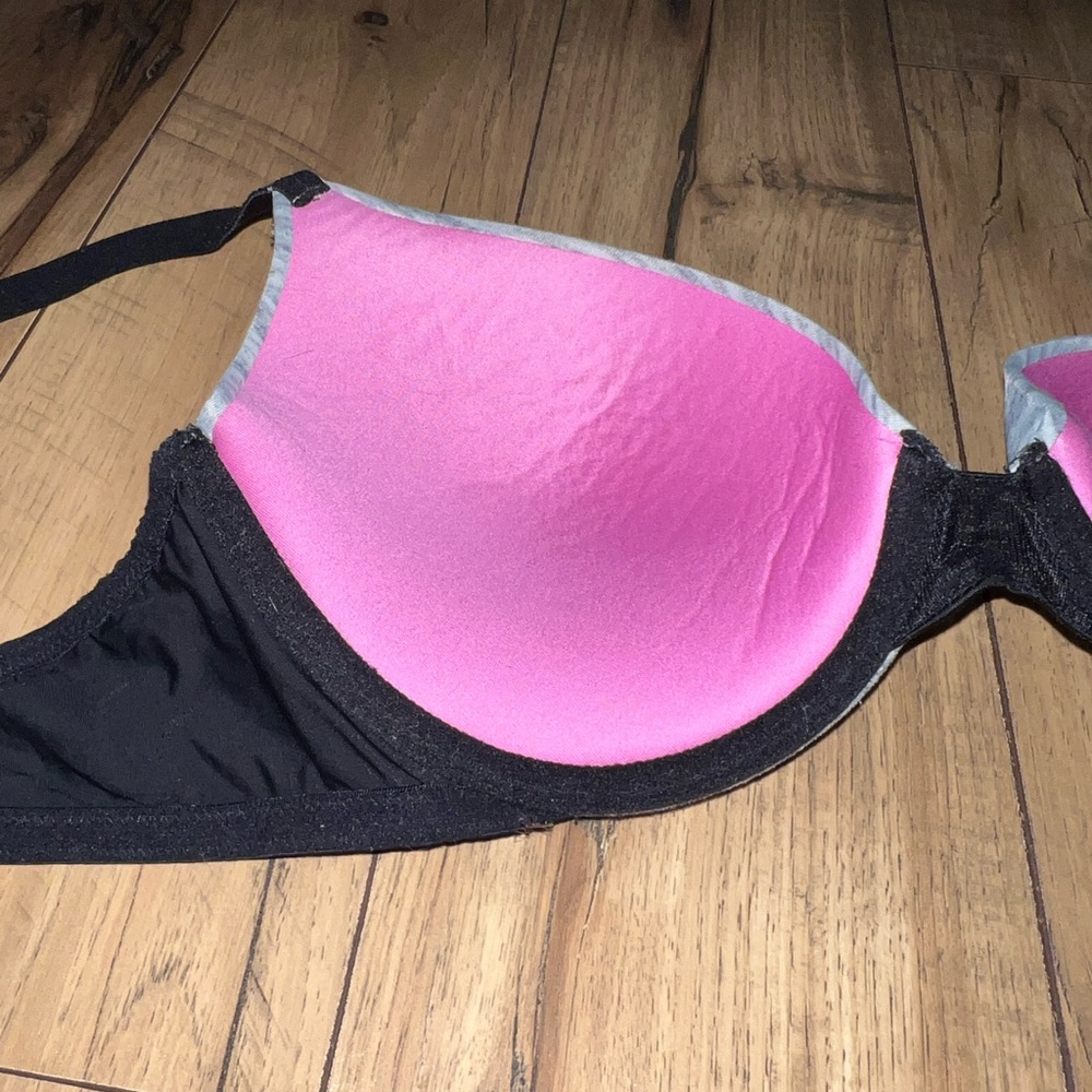 Pink bra - Picture 5 of 8